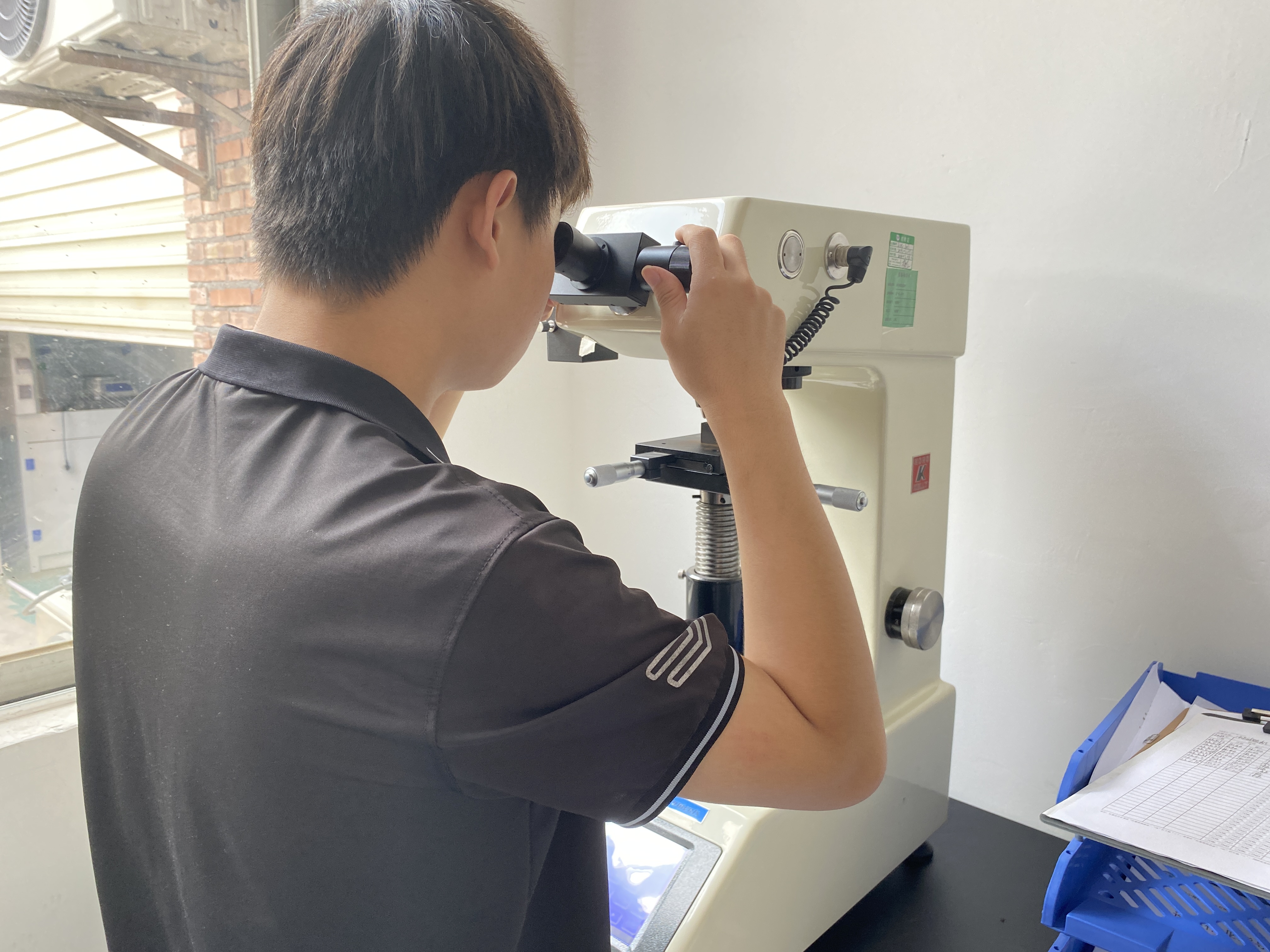 金属材料焊缝破坏试验 第 1 部分:电弧焊接头的硬度试验 ISO 9015-1:2001(E)